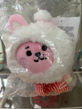 Load image into Gallery viewer, BTS keychain