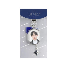 Load image into Gallery viewer, BTS keychain