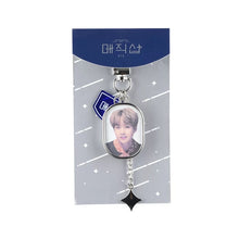 Load image into Gallery viewer, BTS keychain