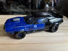 Load image into Gallery viewer, Transformers toys TW-1033
