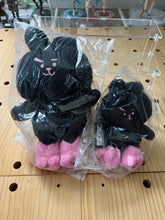 Load image into Gallery viewer, Blackpink doll
