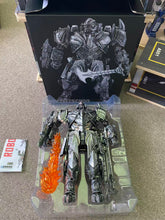 Load image into Gallery viewer, 12 Transformers toys  MW001
