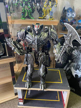 Load image into Gallery viewer, 12 Transformers toys  MW001

