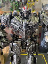 Load image into Gallery viewer, 12 Transformers toys  MW001
