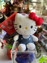 Load image into Gallery viewer, 42 Hello K keychain
