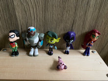 Load image into Gallery viewer, 87 Teen Titans mini figures cake decorations
