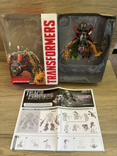 Load image into Gallery viewer, 12 Transformers toys
