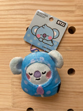 Load image into Gallery viewer, BTS cut keychain
