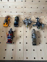 Load image into Gallery viewer, 12 Transformers toys
