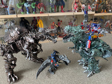 Load image into Gallery viewer, 12 Transformers toys
