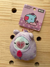 Load image into Gallery viewer, BTS cut keychain
