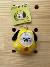 Load image into Gallery viewer, BTS cut keychain
