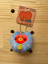 Load image into Gallery viewer, BTS cut keychain
